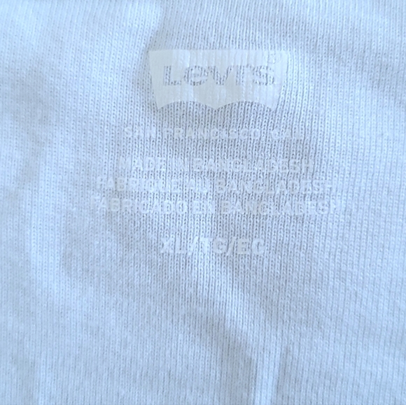 Levi's "Broadcasting🎙 Live From San Francisco California" Graphic Tee👕 - NWT - Picture 5 of 13